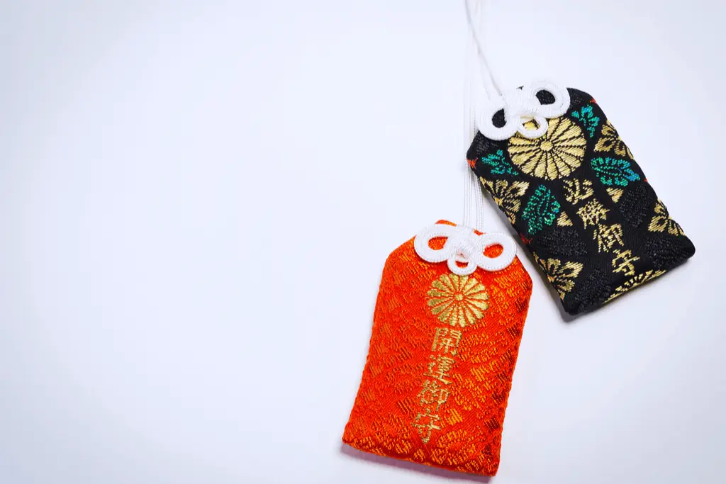 Omamori amuleto